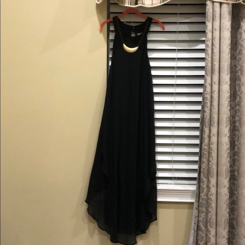 Black long sleeveless dress